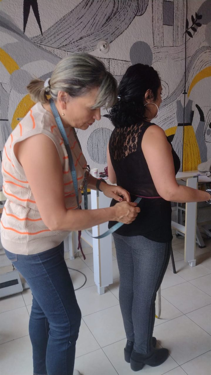 Toma de medidas en diseño de modas